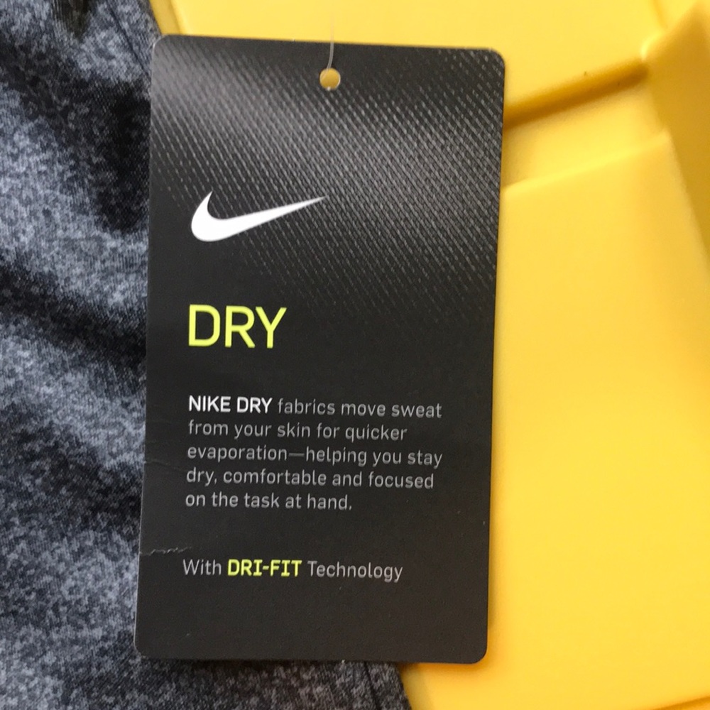 Nike 2T heather grey quick tee shirt - Picture 3 of 5
